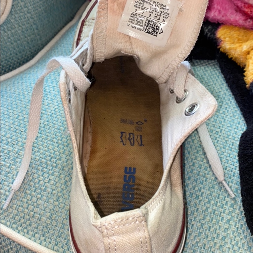 Converses! - Picture 3 of 4